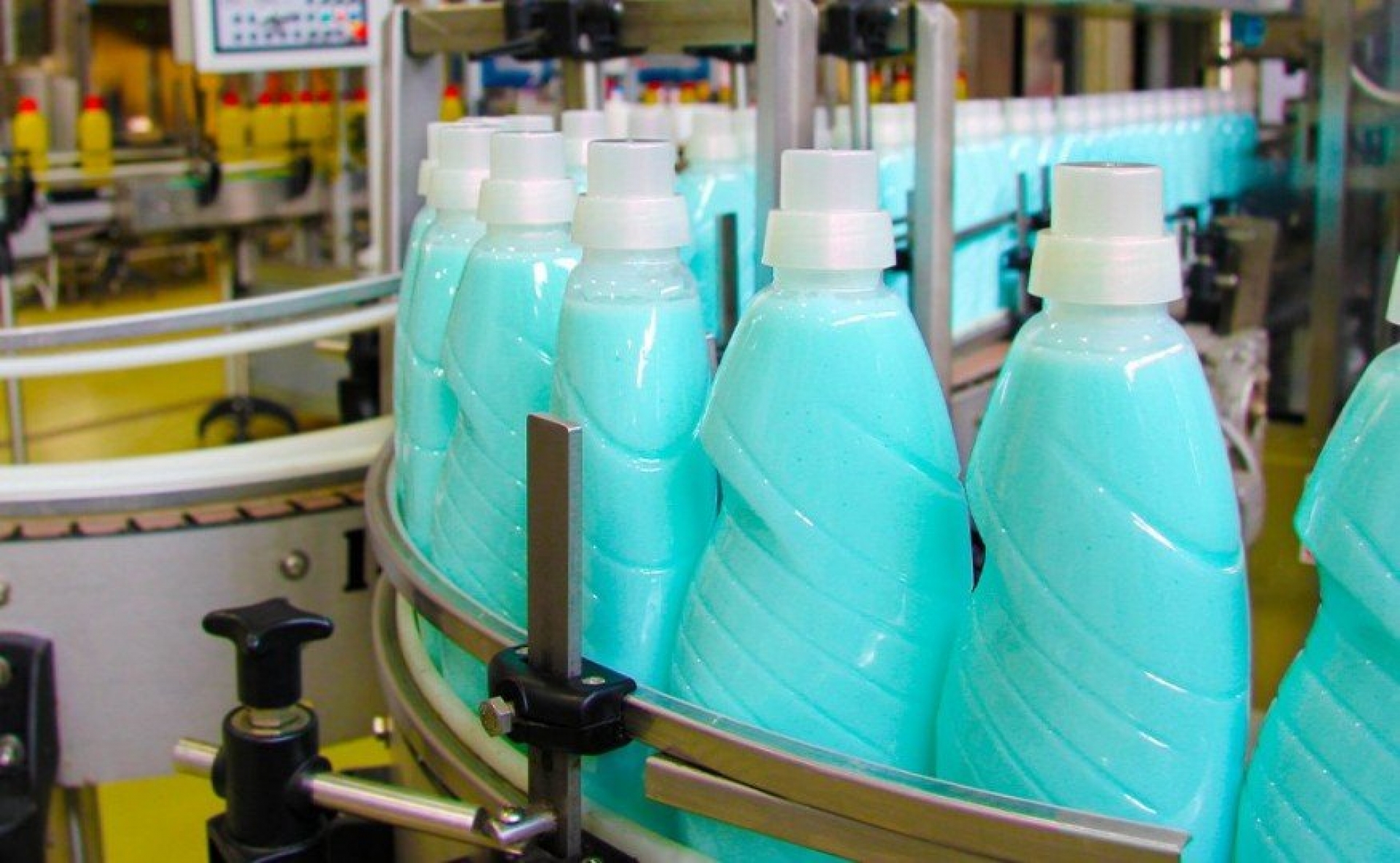 Cuidados Especiais na Limpeza de Indústrias Químicas